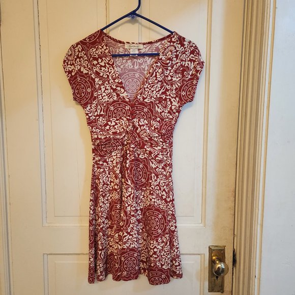 red and white pattern dress - Picture 7 of 7